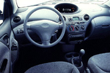 Toyota Yaris 1.0 linea eco /2000/