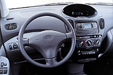 Toyota Yaris Verso 1.3 linea luna Automatik /2000/