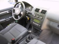 VW Touran : Почти Golf: по “архитектуре” Touran мало чем отличается от легковушки. То же самое можно сказать и об удобстве посадки