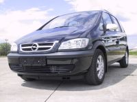 Opel Zafira : Кто бы мог подумать, что массивная с виду “Зафира” по размерам окажется меньше, чем основные конкуренты