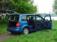 VW Touran : Почти Golf: по “архитектуре” Touran мало чем отличается от легковушки. То же самое можно сказать и об удобстве посадки